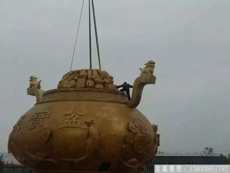 聚宝盆雕塑安装 (3)