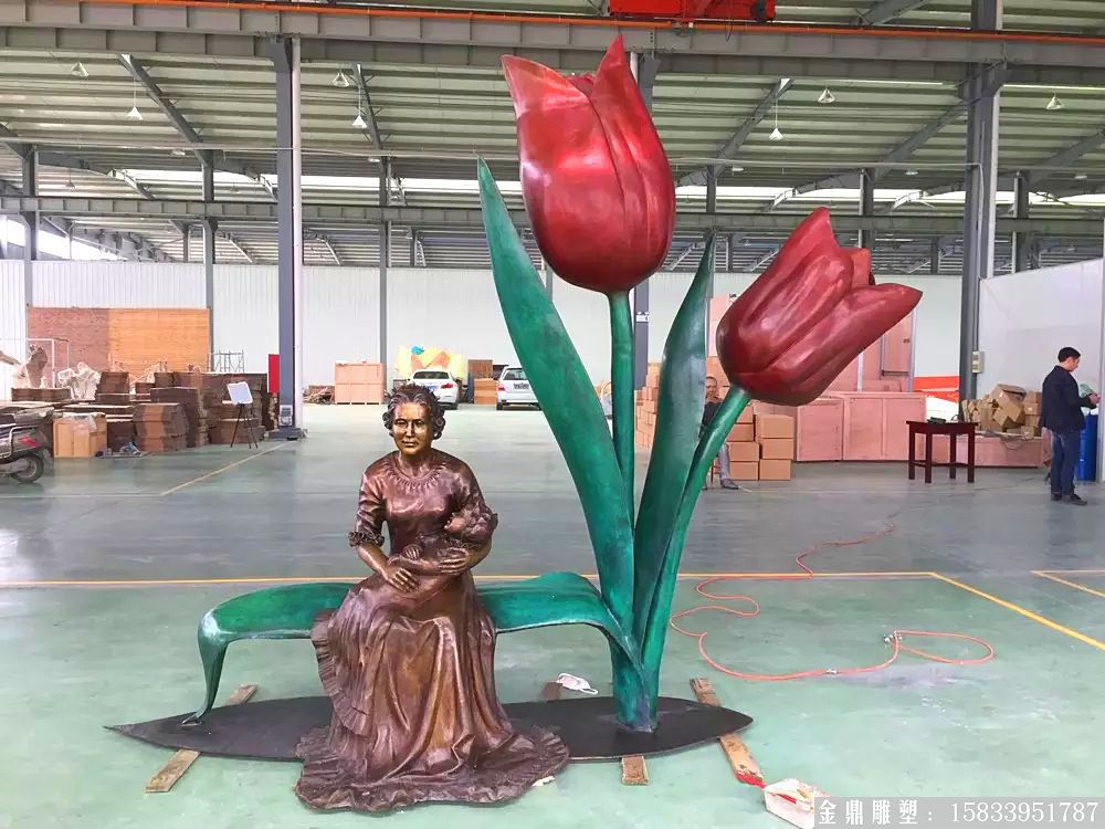 彩绘人物铜雕塑